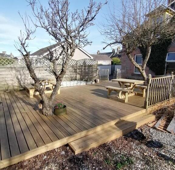 Отель The Coo's Guest House