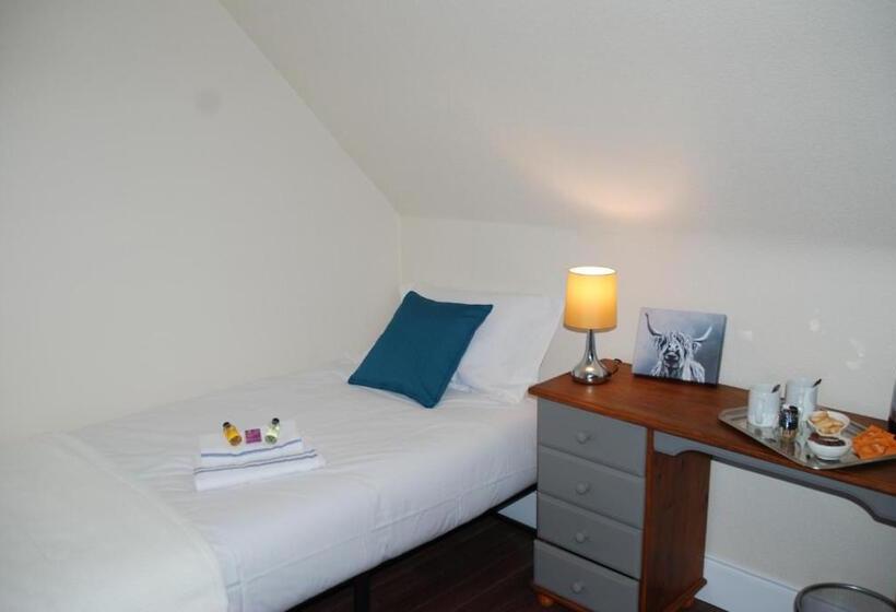 Отель The Coo's Guest House