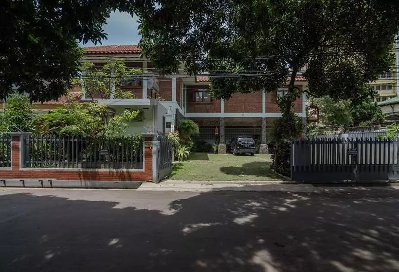 ペンション Sekararum Butik Syariah Guesthouse