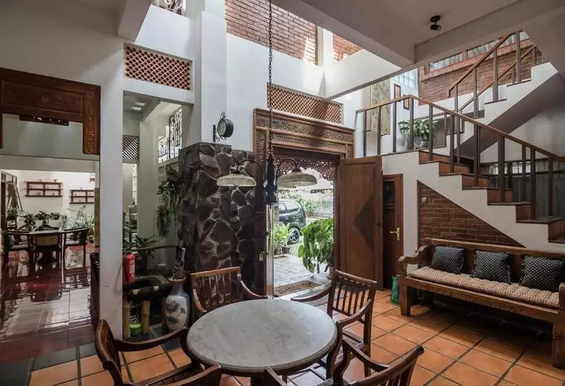 ペンション Sekararum Butik Syariah Guesthouse