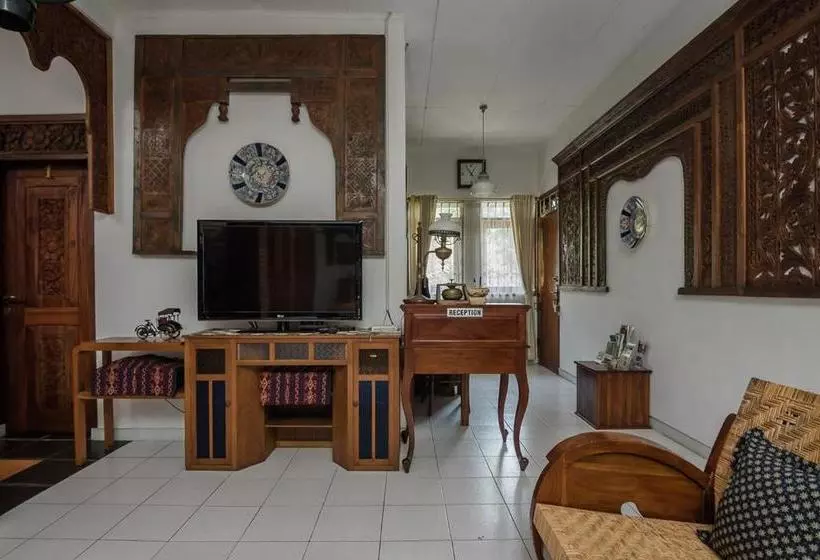 ペンション Sekararum Butik Syariah Guesthouse