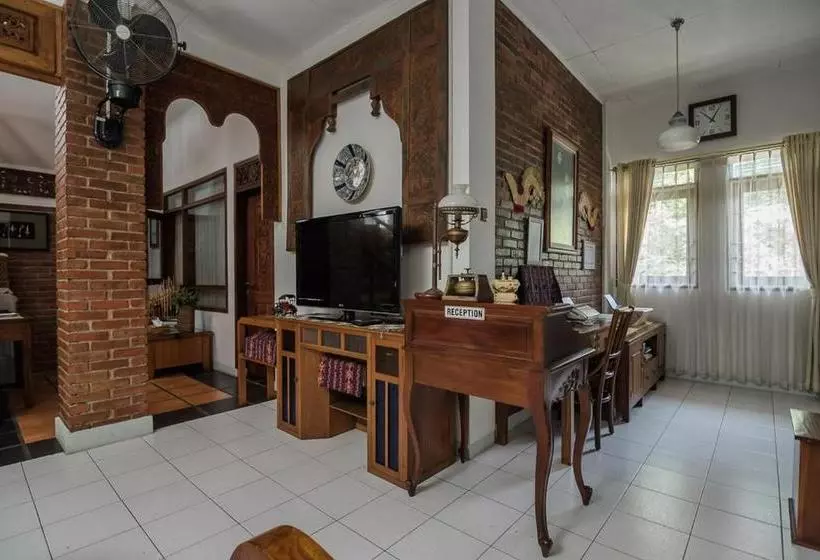 ペンション Sekararum Butik Syariah Guesthouse