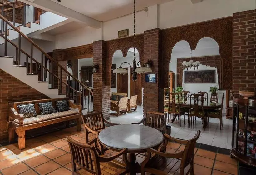 ペンション Sekararum Butik Syariah Guesthouse