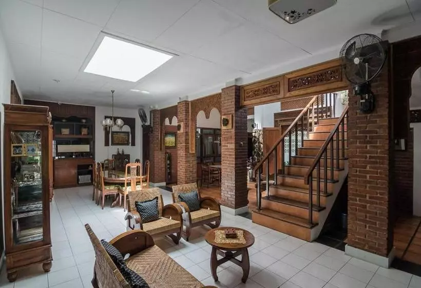 ペンション Sekararum Butik Syariah Guesthouse