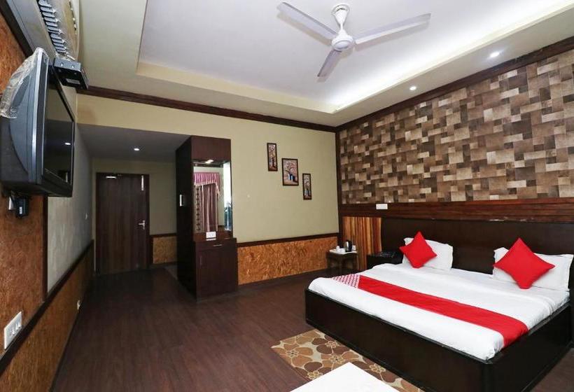 هتل Oyo 26584 Royal Castle