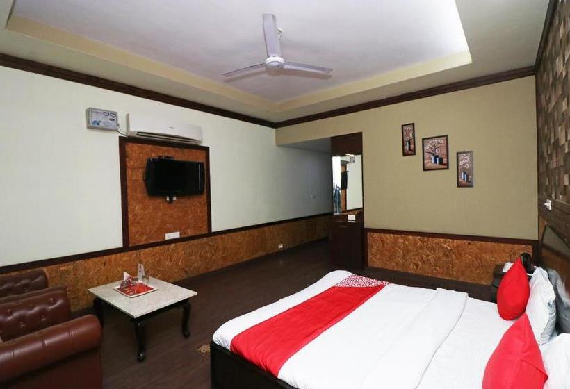 هتل Oyo 26584 Royal Castle