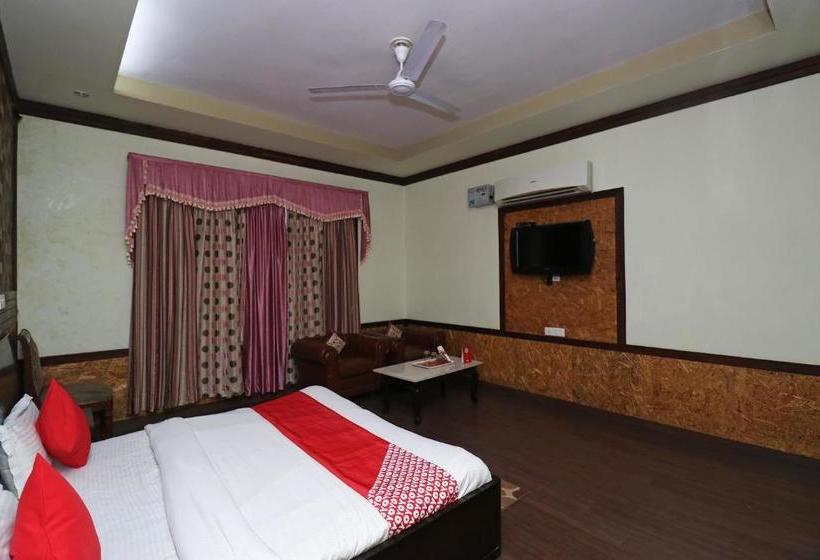 هتل Oyo 26584 Royal Castle