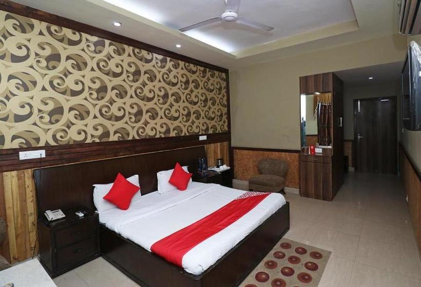 هتل Oyo 26584 Royal Castle