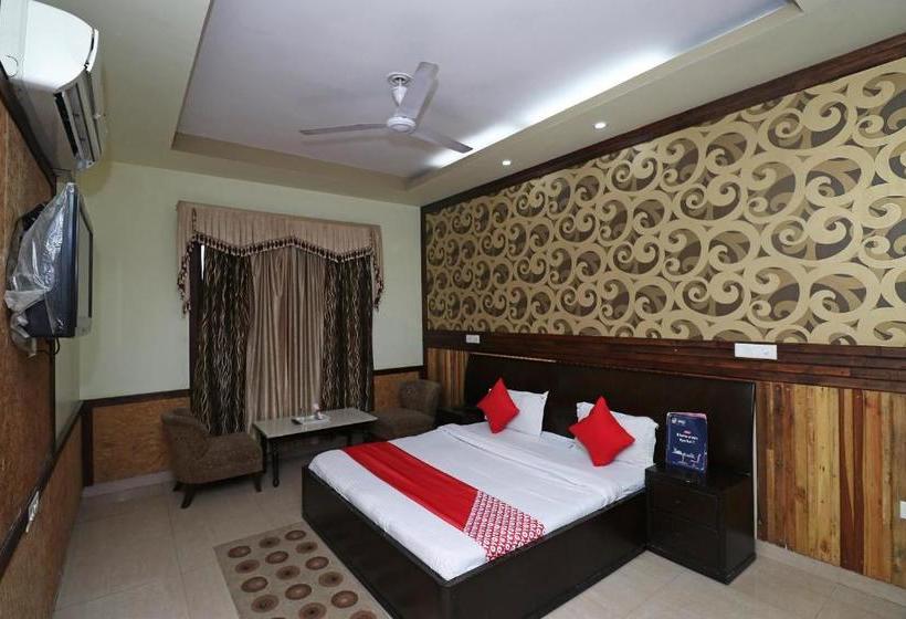 هتل Oyo 26584 Royal Castle