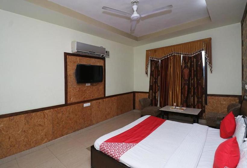 هتل Oyo 26584 Royal Castle