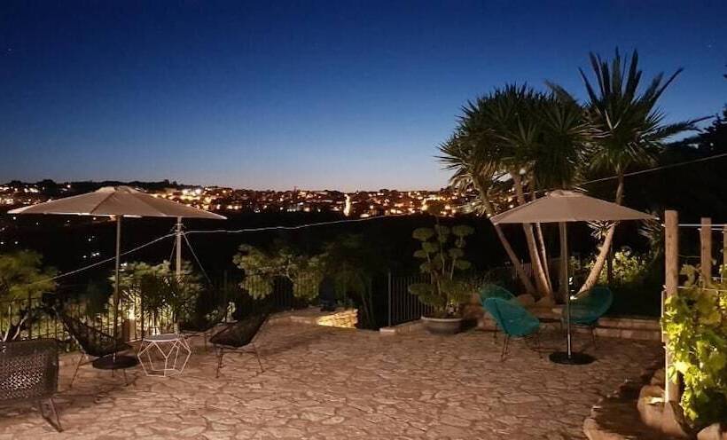 فندق Villa Flora Relais