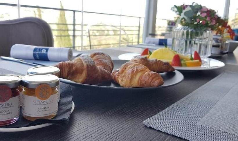 فندق Villa Flora Relais