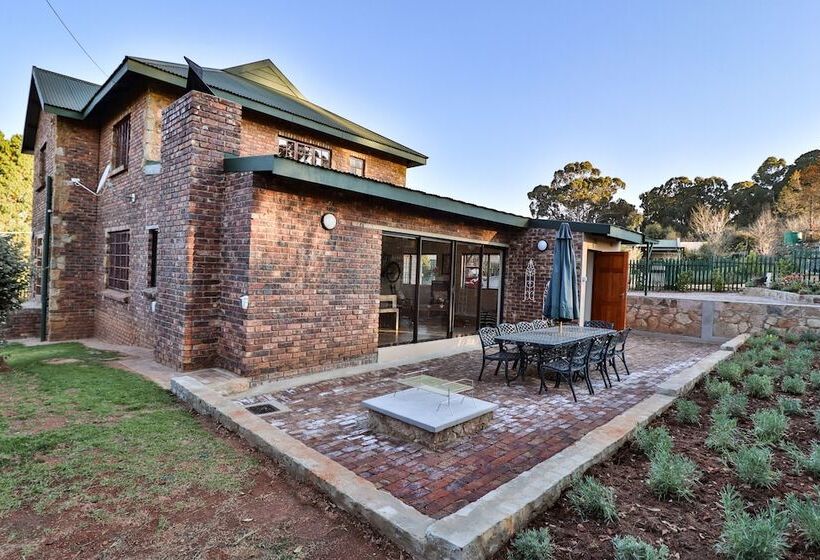 פנסיון Cinzaco Dullstroom