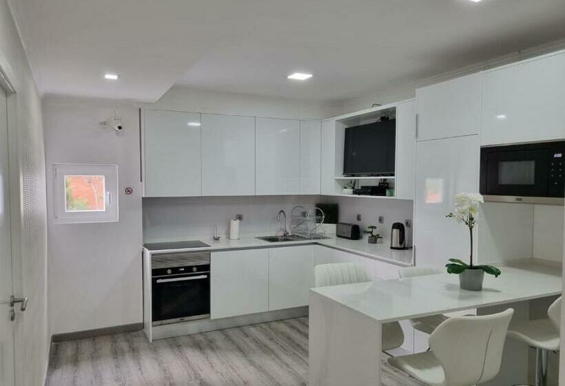 ペンション Mikaela Guest House