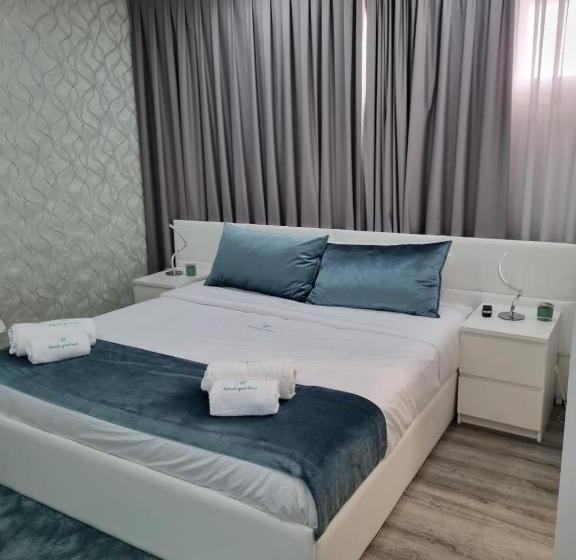 ペンション Mikaela Guest House