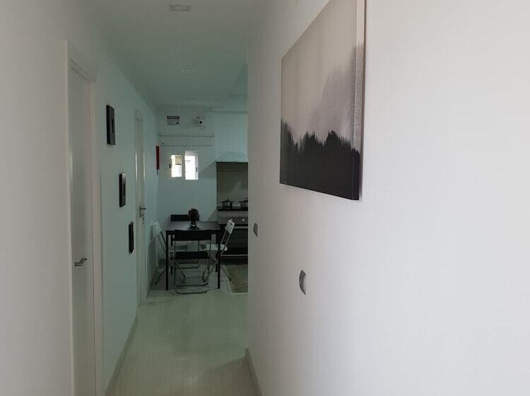 ペンション Mikaela Guest House