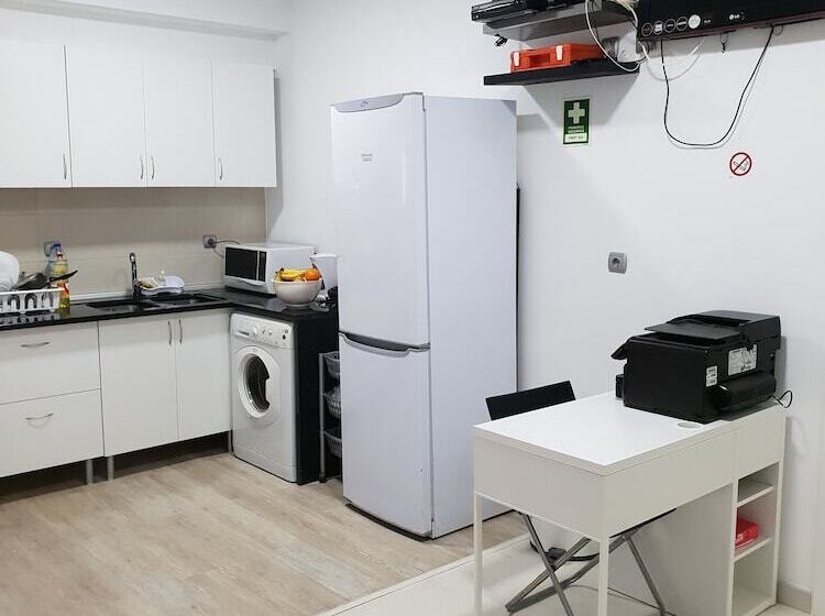 ペンション Mikaela Guest House