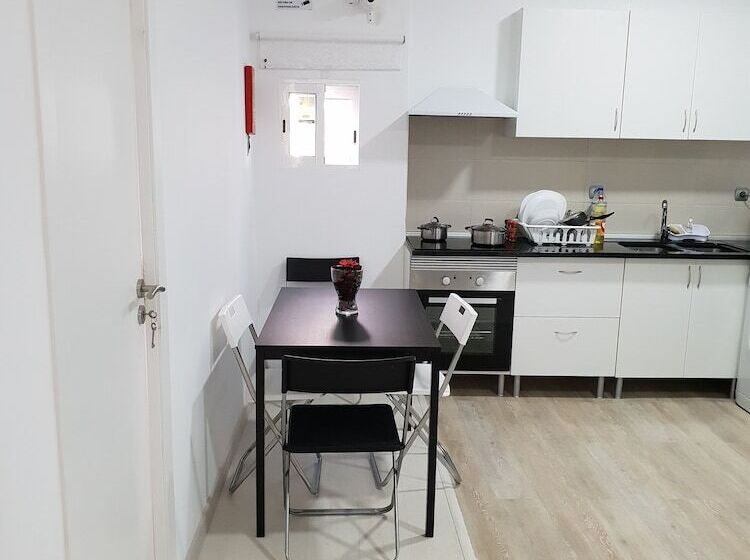 ペンション Mikaela Guest House