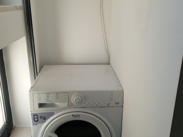 ペンション Mikaela Guest House