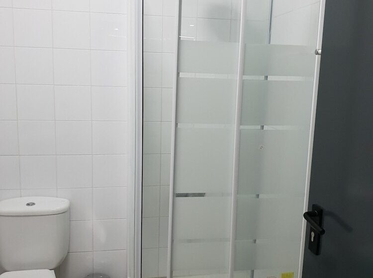 ペンション Mikaela Guest House