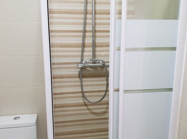 ペンション Mikaela Guest House