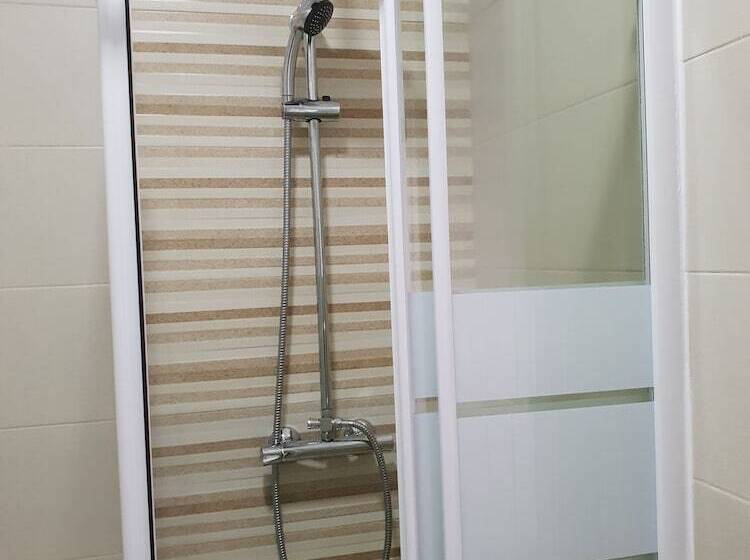 ペンション Mikaela Guest House