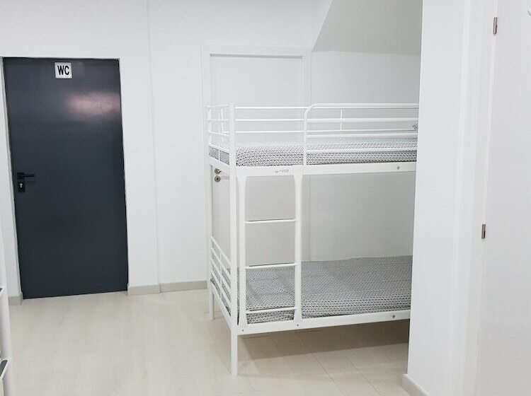 ペンション Mikaela Guest House