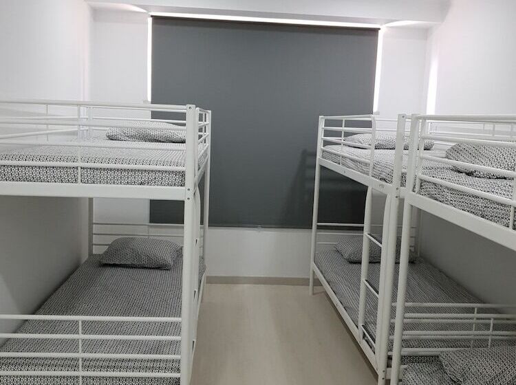 ペンション Mikaela Guest House