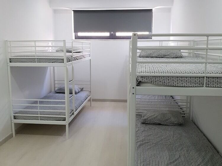 ペンション Mikaela Guest House