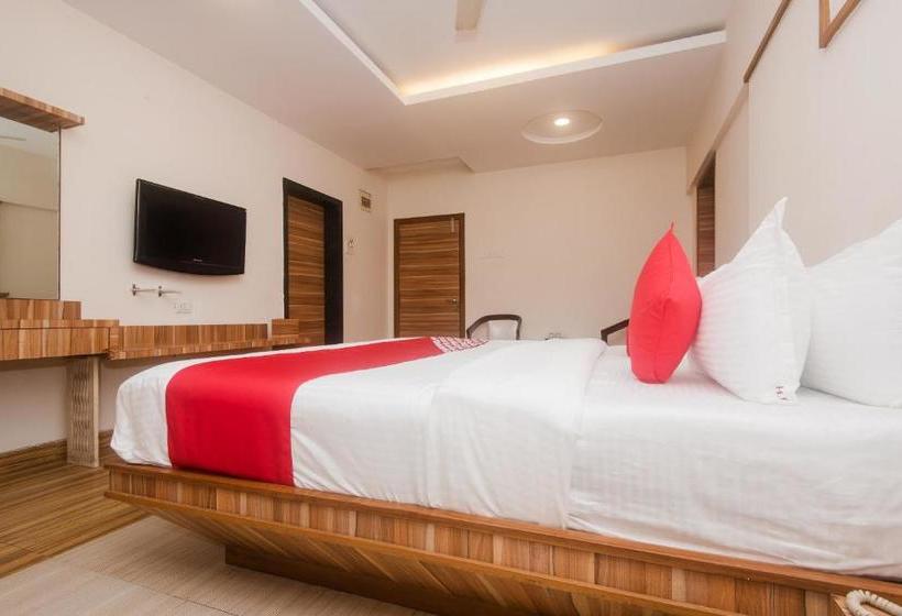 בית מלון כפרי Capital O 13823 Praveen International