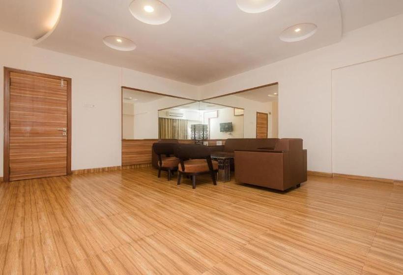 בית מלון כפרי Capital O 13823 Praveen International