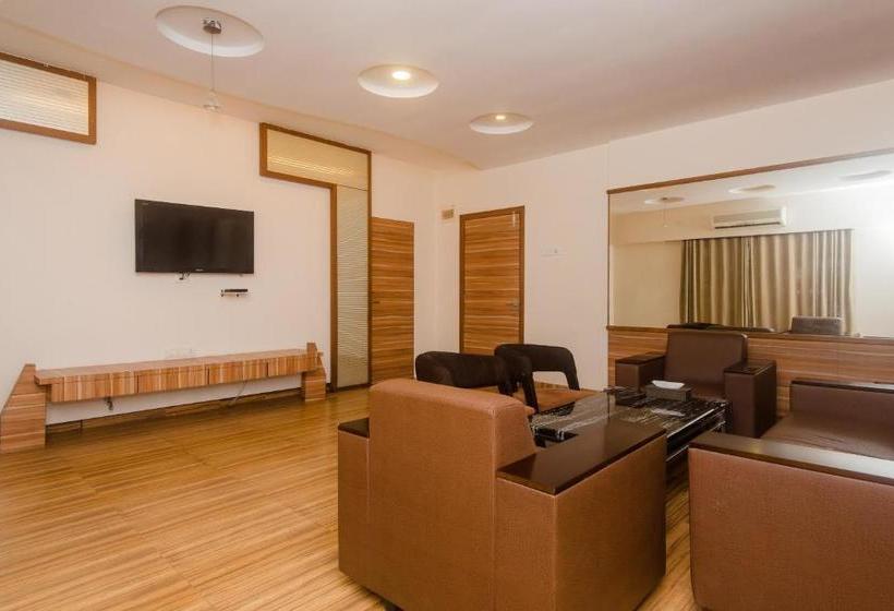 בית מלון כפרי Capital O 13823 Praveen International