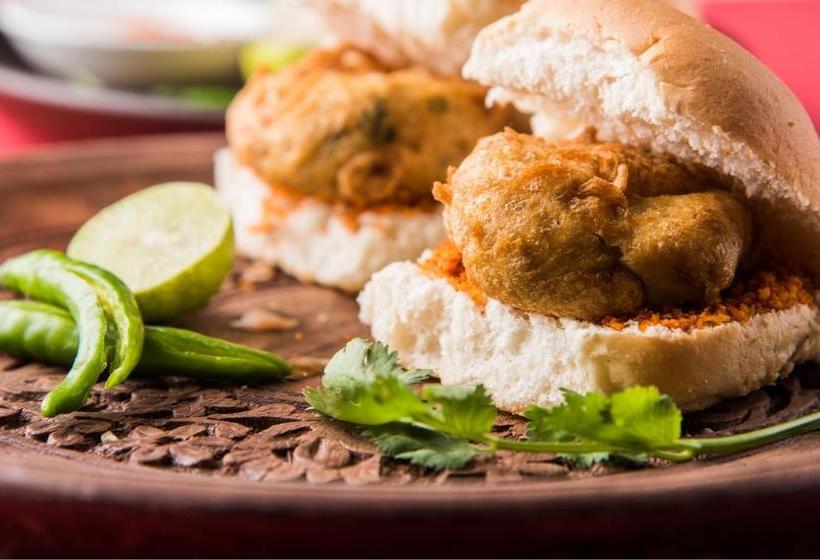 בית מלון כפרי Capital O 13823 Praveen International