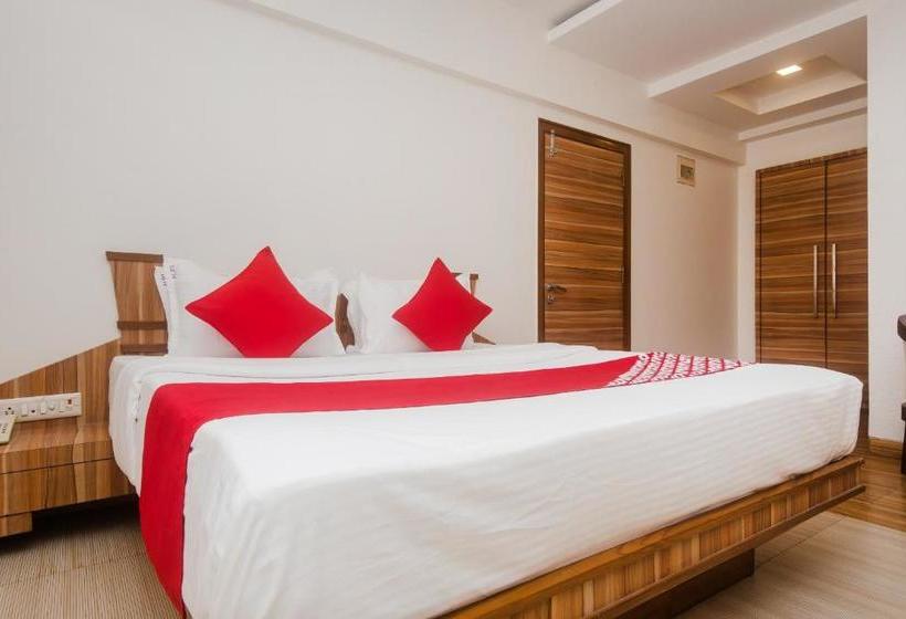 בית מלון כפרי Capital O 13823 Praveen International