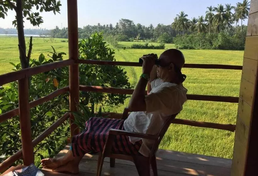 پانسیون Lake Side View Cabana