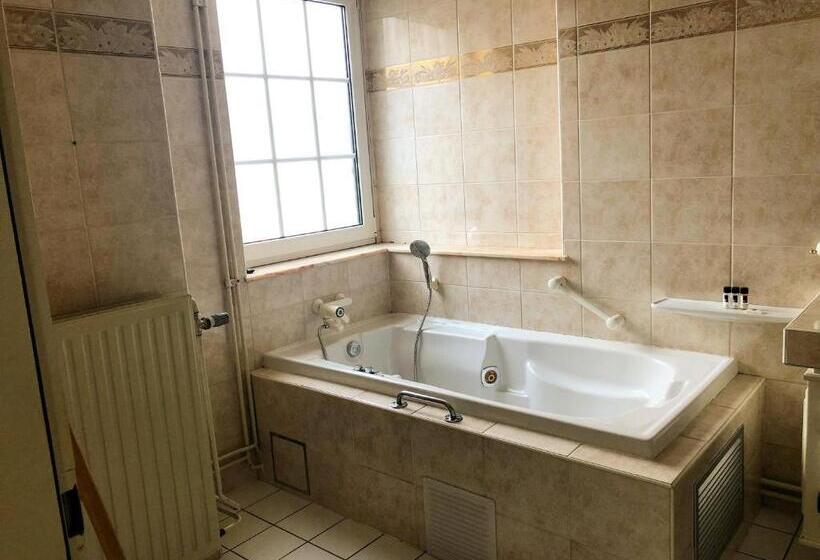 هتل Hostellerie De La Chapelle