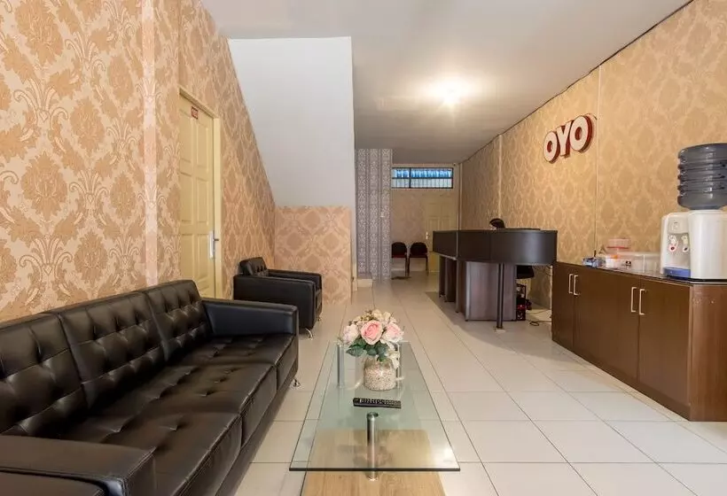ホテル Oyo 359 Executive Inn