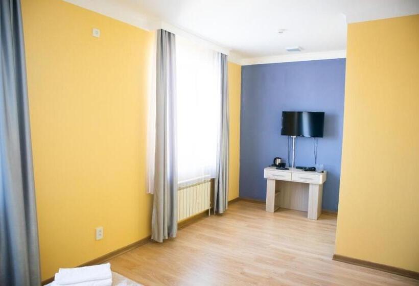 هتل Sad Dolgoletiya