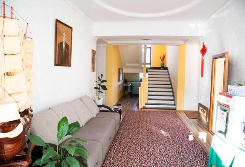 هتل Sad Dolgoletiya