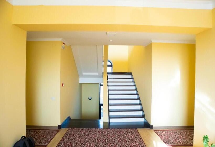 هتل Sad Dolgoletiya