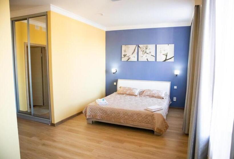 هتل Sad Dolgoletiya