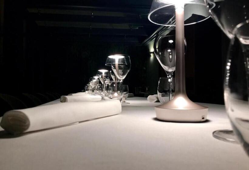 Hotel Baca Suites, Restaurant & Bar