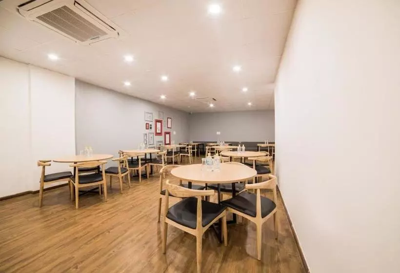 ホテル Oyo Townhouse 248 Uc Pankha Road