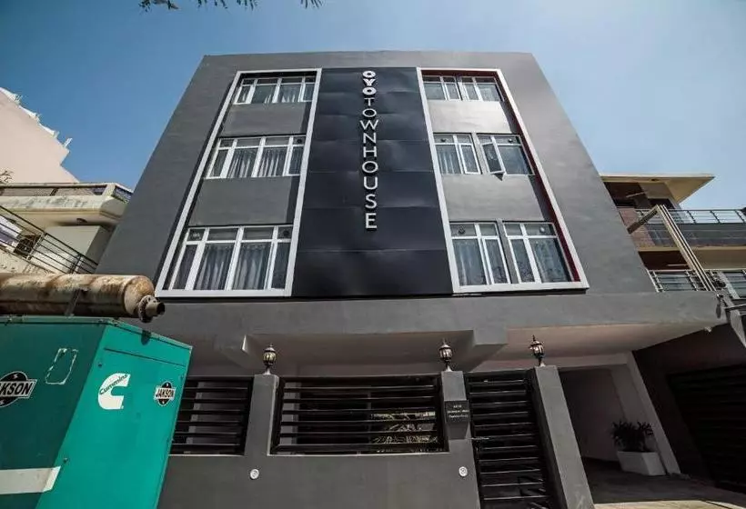 ホテル Oyo Townhouse 248 Uc Pankha Road