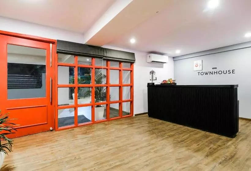 ホテル Oyo Townhouse 248 Uc Pankha Road