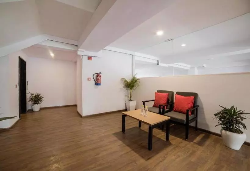 ホテル Oyo Townhouse 248 Uc Pankha Road
