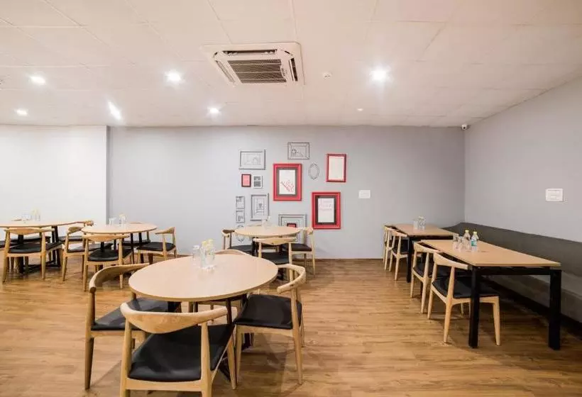 ホテル Oyo Townhouse 248 Uc Pankha Road