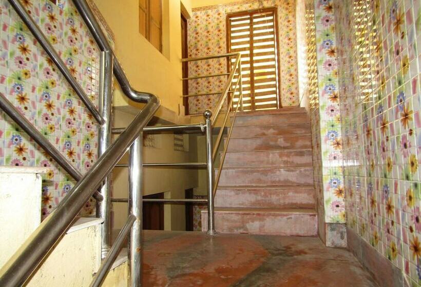 Отель Goroomgo Annapurna Bhakta Niwas Puri