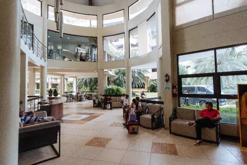 ホテル Reddoorz Premium @ Tivoli Mandaluyong