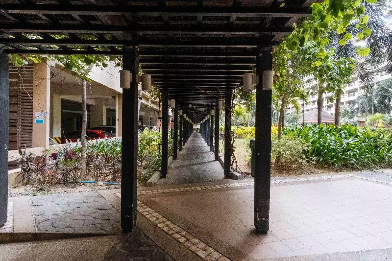 ホテル Reddoorz Premium @ Tivoli Mandaluyong